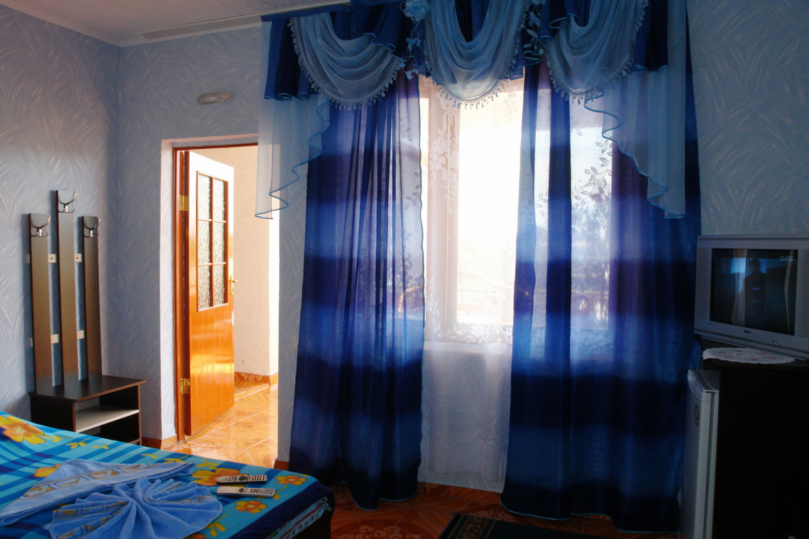 Отдых в Крыму. Гостевой дом "Фортуна". Номер 109